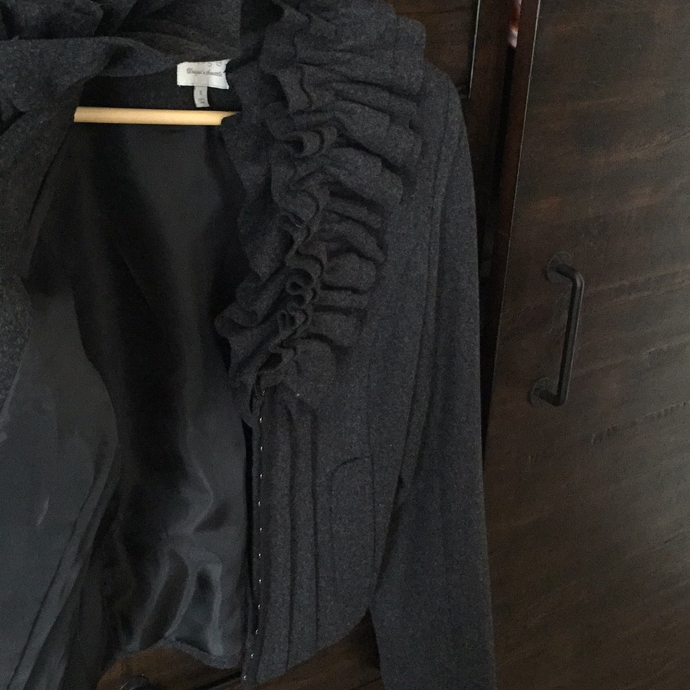 Hinge Ruffled Blazer - Picture 4 of 5